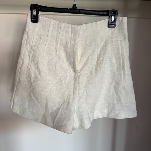 ZARA Textured White High-Waist Shorts – Size M - Picture 1 of 3